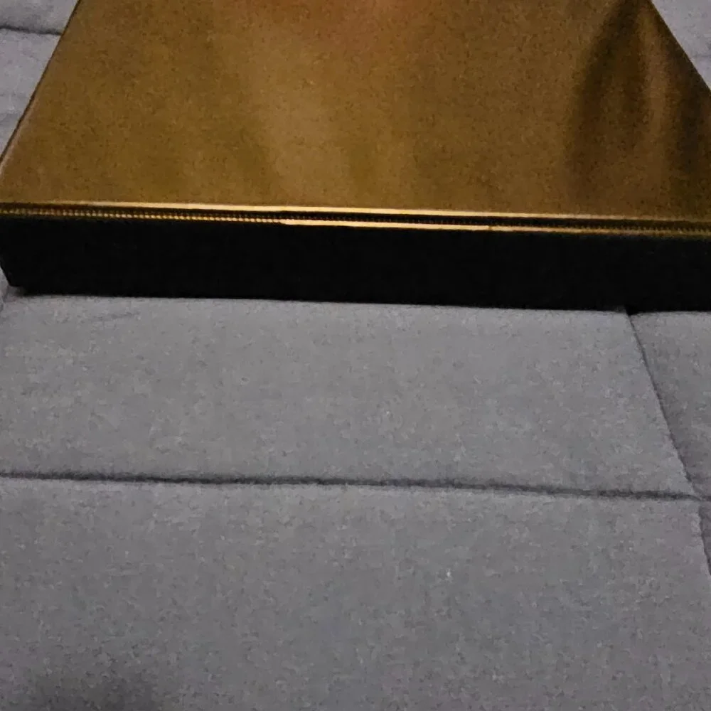 Avery black binder non-view 1